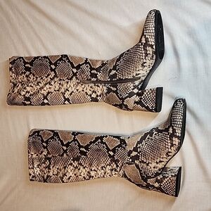 Steve madden woman's boots size 6.5 snakeskin soft boots